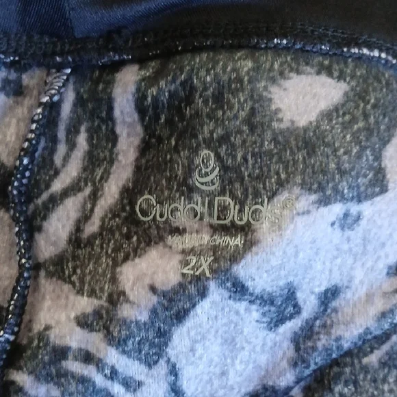 Cuddl Duds Double Plush Velour Black and Charcoal Floral Print Pajama Pants - Picture 3 of 5